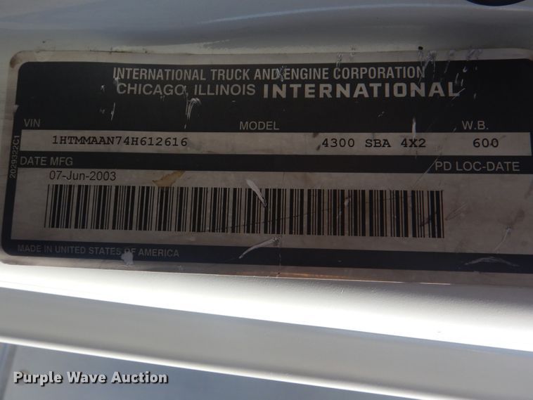 image for item GF9154 2004 International 4300 refrigerated delivery truck