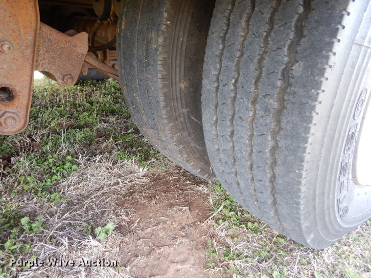 image for item GK9126 1989 Trail King TK70RGP-442 drop deck equipment trailer