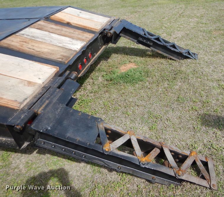 image for item GK9126 1989 Trail King TK70RGP-442 drop deck equipment trailer