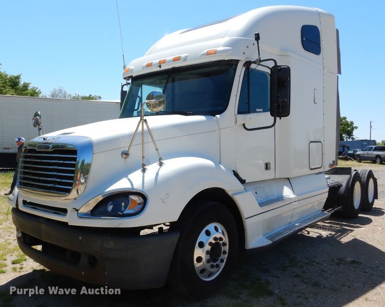 image for item GK9207 2007 Freightliner Columbia semi truck