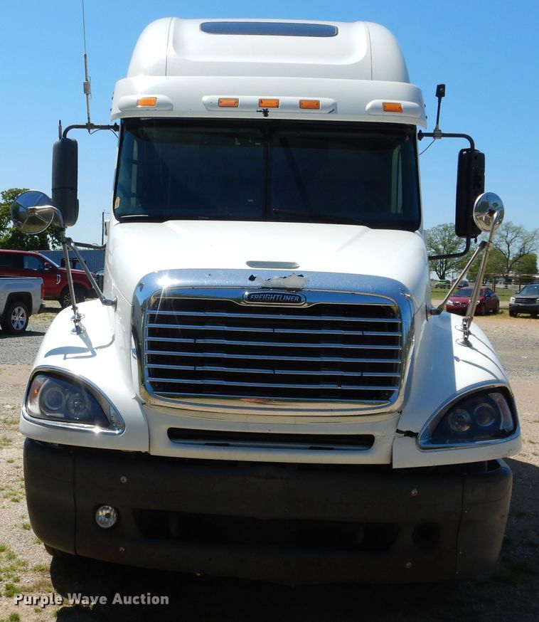image for item GK9207 2007 Freightliner Columbia semi truck