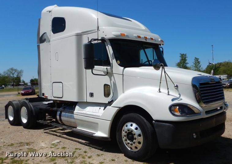 image for item GK9207 2007 Freightliner Columbia semi truck