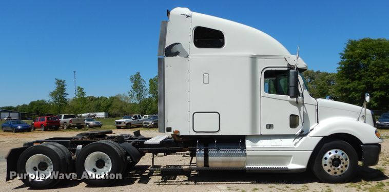 image for item GK9207 2007 Freightliner Columbia semi truck