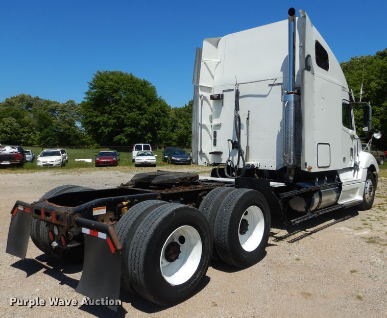 image for item GK9207 2007 Freightliner Columbia semi truck