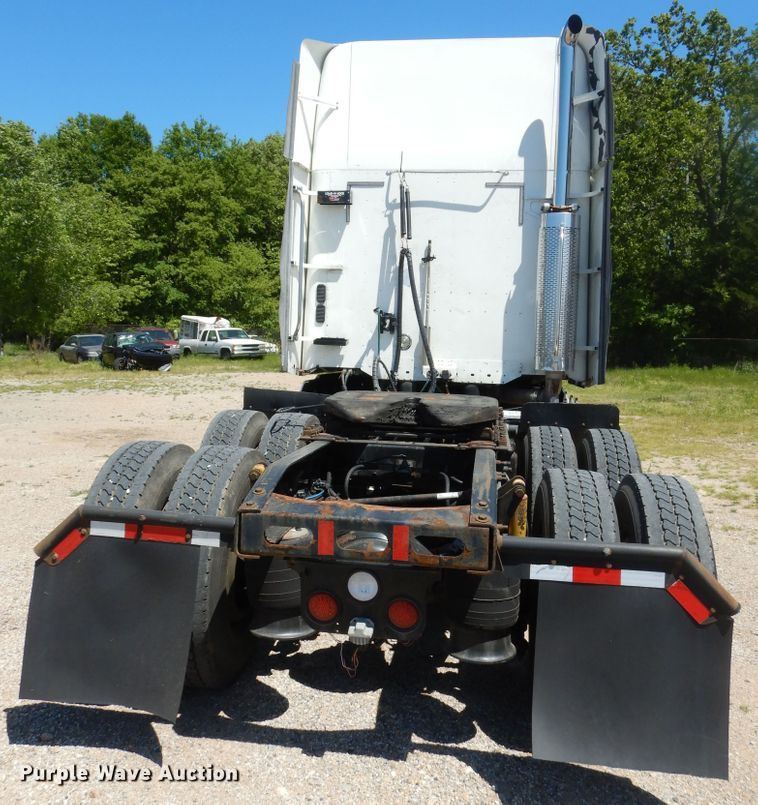 image for item GK9207 2007 Freightliner Columbia semi truck