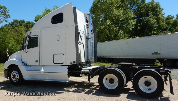 image for item GK9207 2007 Freightliner Columbia semi truck