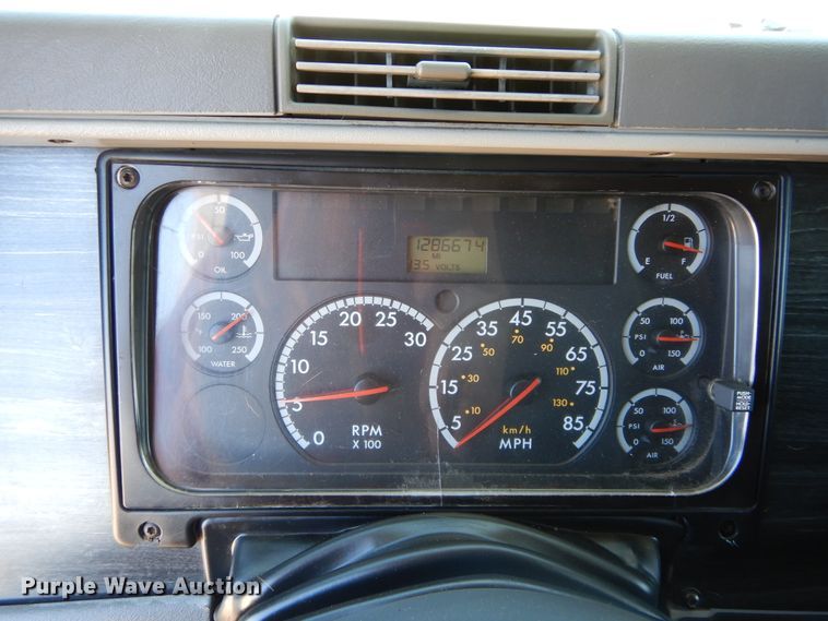 image for item GK9207 2007 Freightliner Columbia semi truck