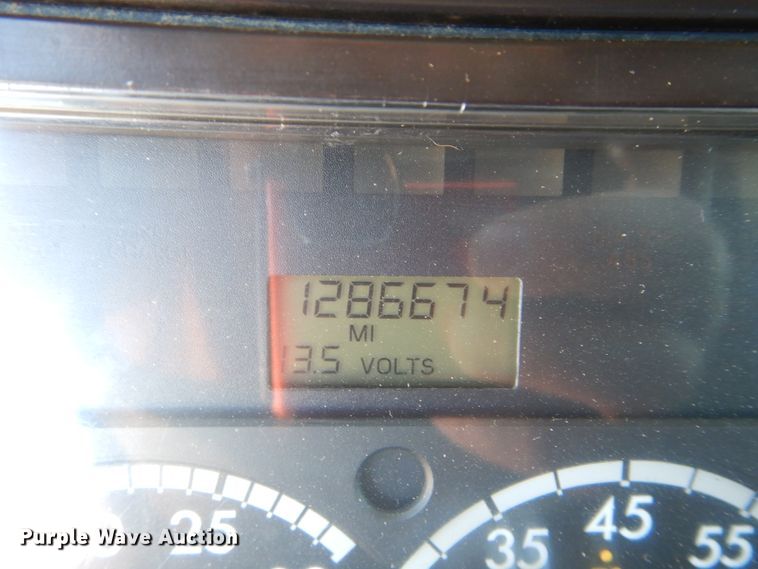 image for item GK9207 2007 Freightliner Columbia semi truck