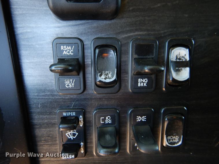 image for item GK9207 2007 Freightliner Columbia semi truck