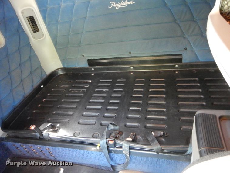 image for item GK9207 2007 Freightliner Columbia semi truck