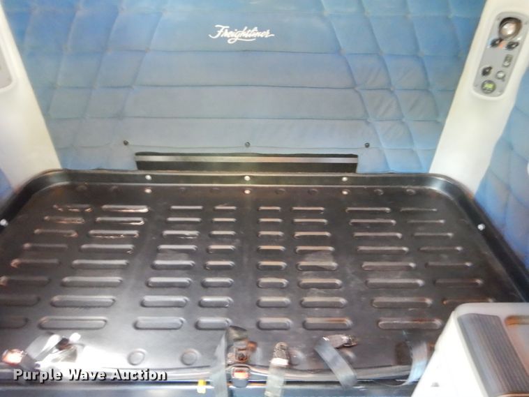 image for item GK9207 2007 Freightliner Columbia semi truck