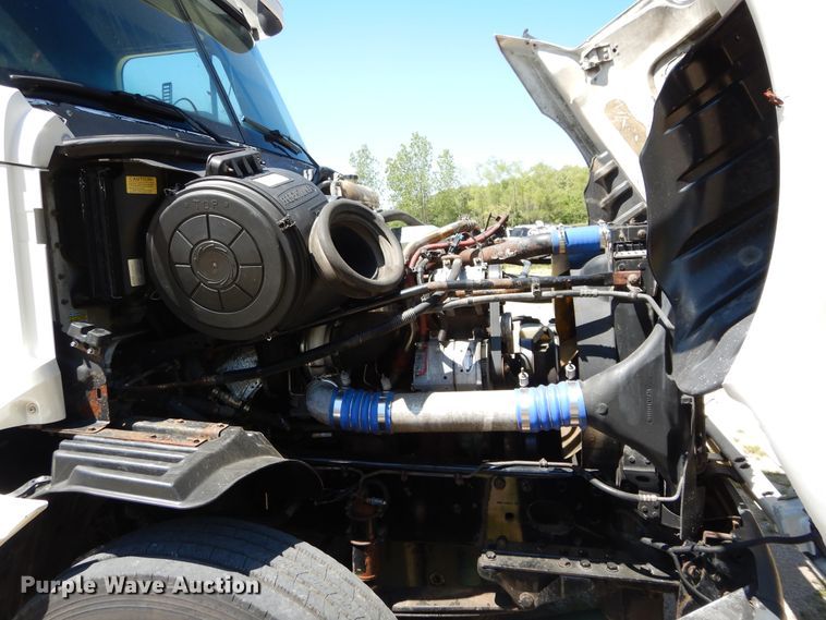 image for item GK9207 2007 Freightliner Columbia semi truck