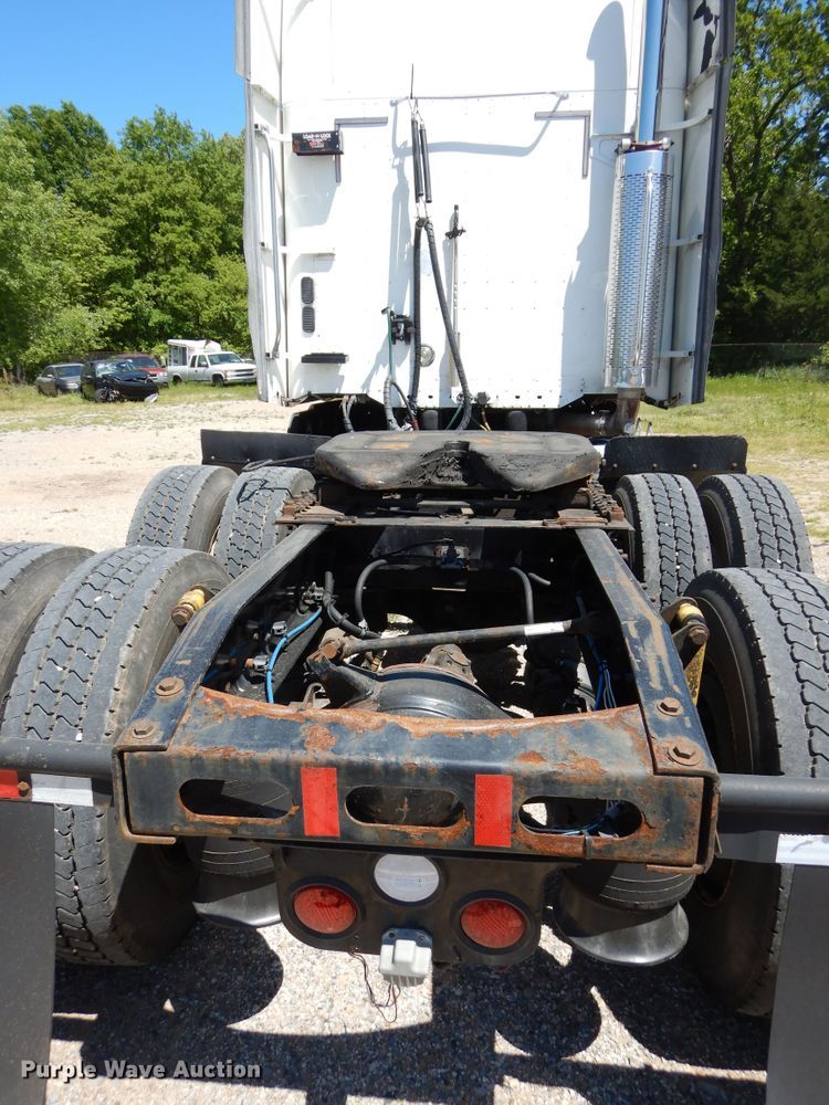 image for item GK9207 2007 Freightliner Columbia semi truck