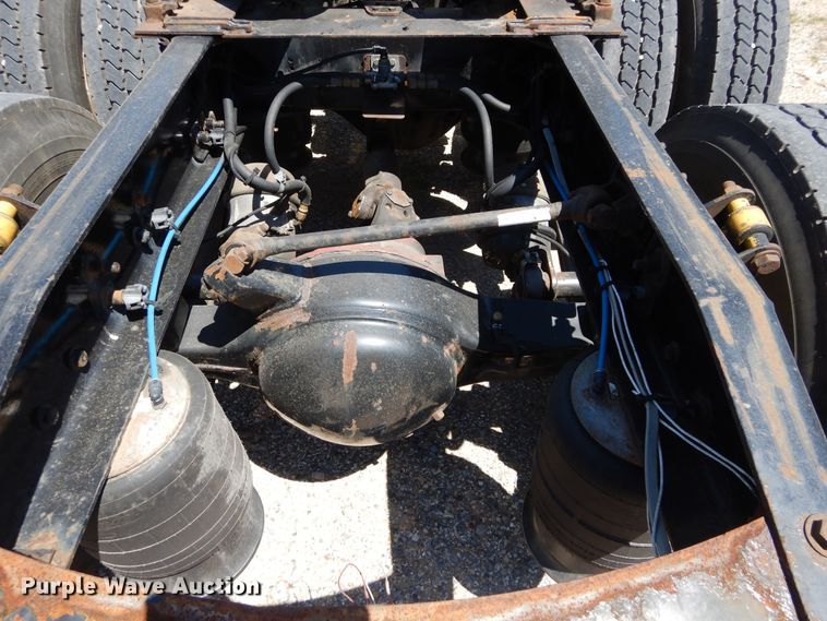 image for item GK9207 2007 Freightliner Columbia semi truck