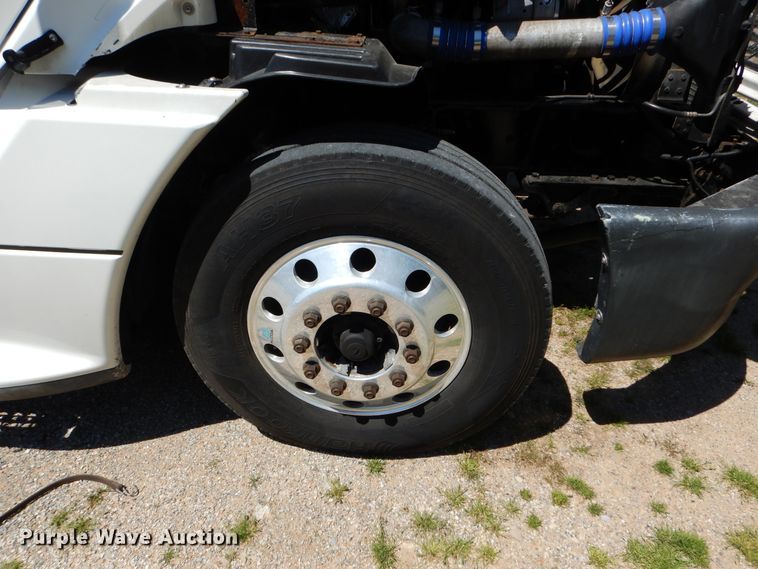 image for item GK9207 2007 Freightliner Columbia semi truck