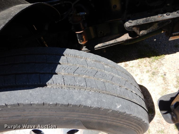 image for item GK9207 2007 Freightliner Columbia semi truck