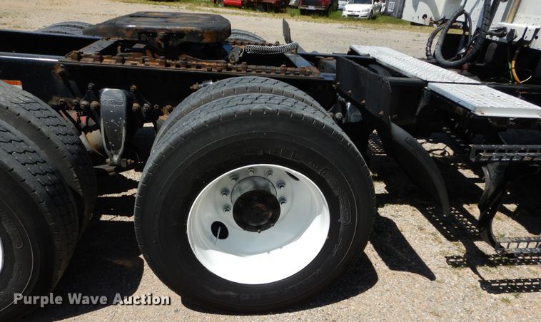 image for item GK9207 2007 Freightliner Columbia semi truck