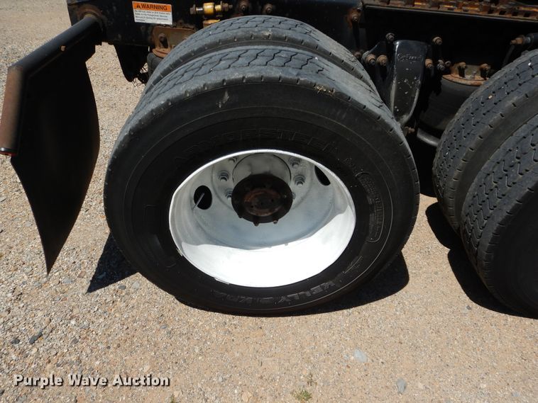 image for item GK9207 2007 Freightliner Columbia semi truck