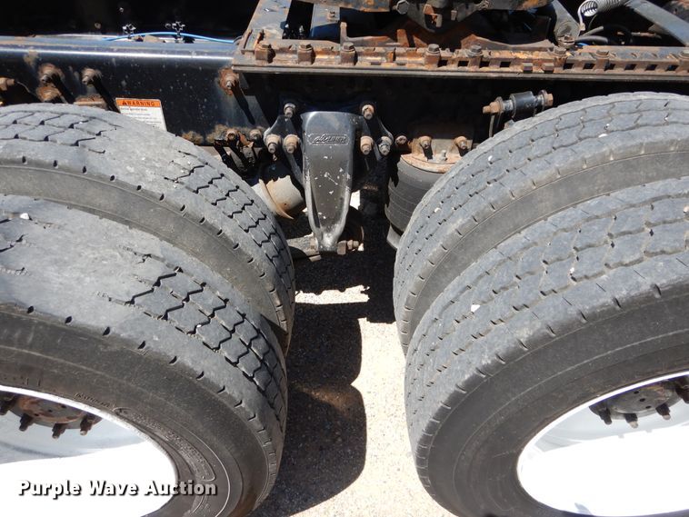 image for item GK9207 2007 Freightliner Columbia semi truck