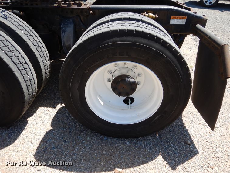 image for item GK9207 2007 Freightliner Columbia semi truck