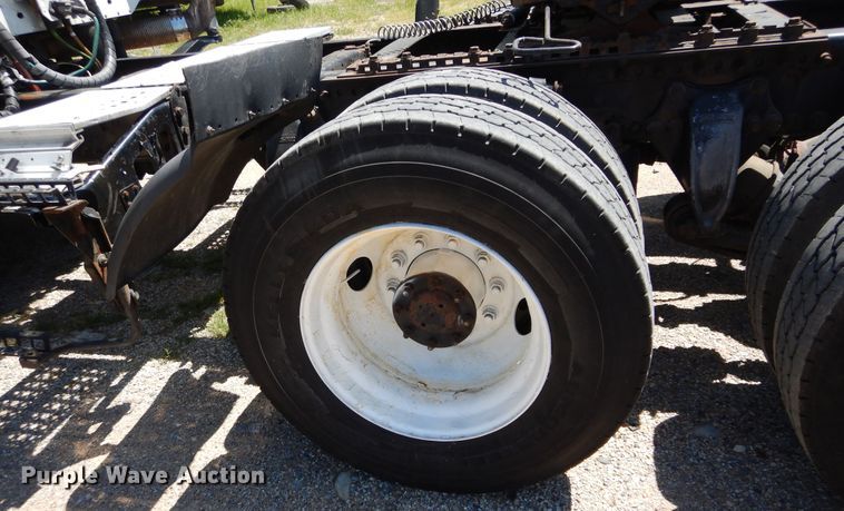 image for item GK9207 2007 Freightliner Columbia semi truck