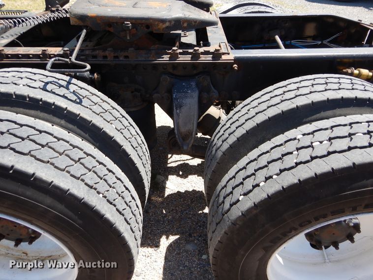 image for item GK9207 2007 Freightliner Columbia semi truck