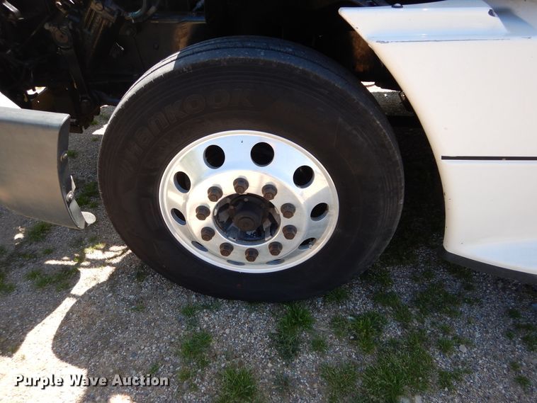 image for item GK9207 2007 Freightliner Columbia semi truck