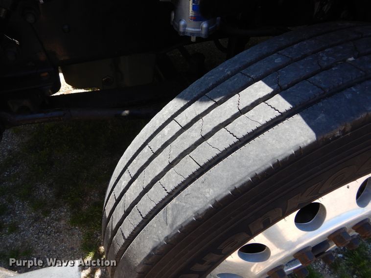 image for item GK9207 2007 Freightliner Columbia semi truck