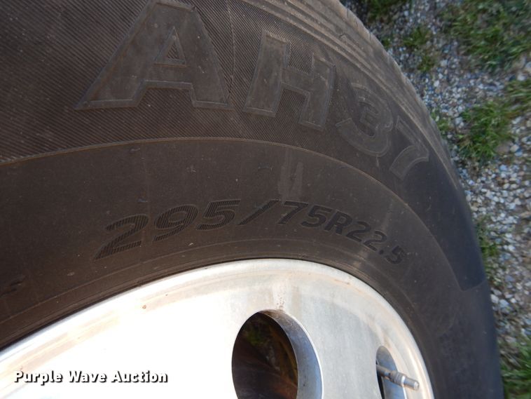 image for item GK9207 2007 Freightliner Columbia semi truck