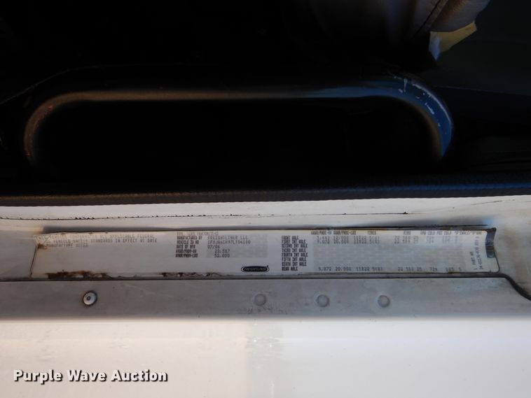 image for item GK9207 2007 Freightliner Columbia semi truck