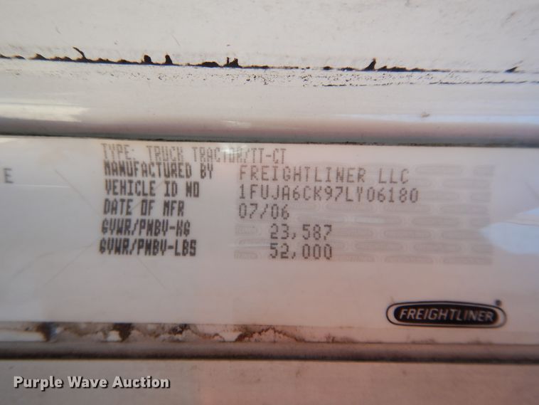 image for item GK9207 2007 Freightliner Columbia semi truck