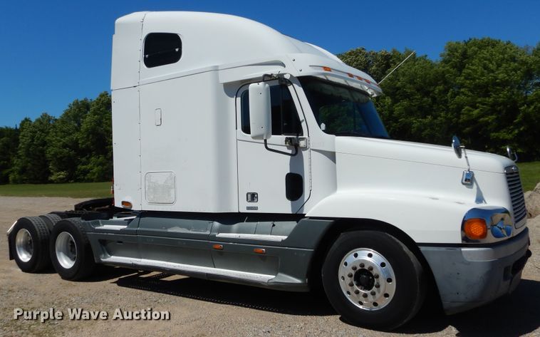 image for item GK9208 1999 Freightliner Century Class semi truck