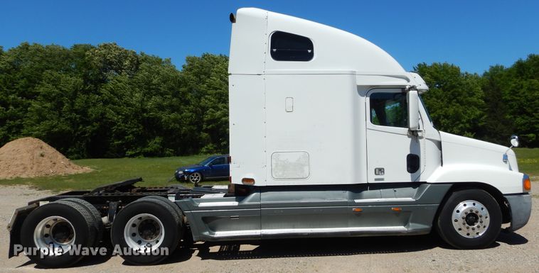 image for item GK9208 1999 Freightliner Century Class semi truck