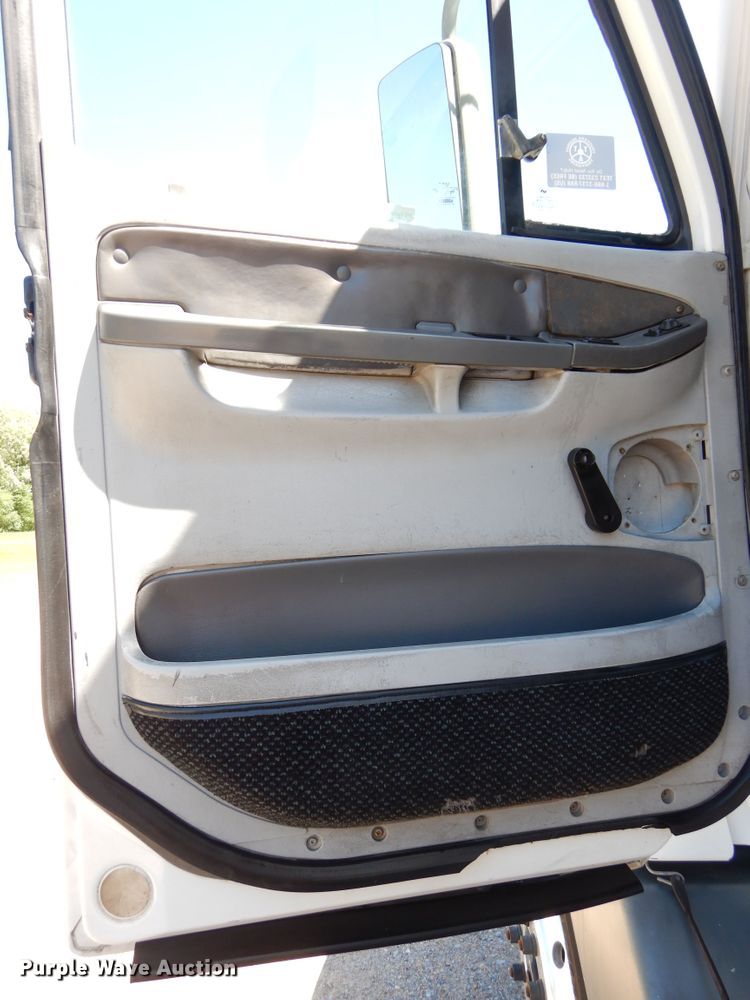 image for item GK9208 1999 Freightliner Century Class semi truck