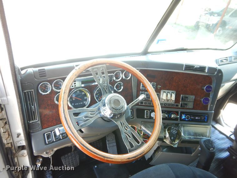 image for item GK9208 1999 Freightliner Century Class semi truck