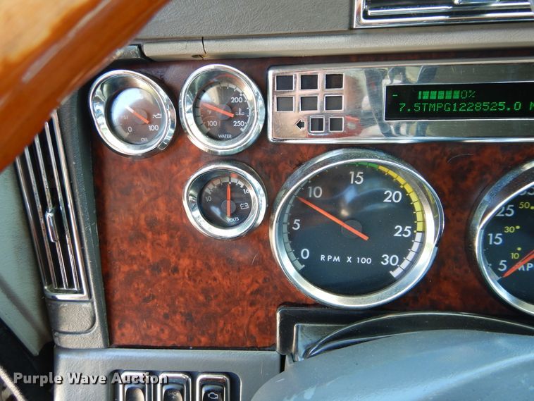 image for item GK9208 1999 Freightliner Century Class semi truck