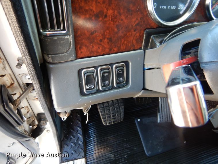 image for item GK9208 1999 Freightliner Century Class semi truck