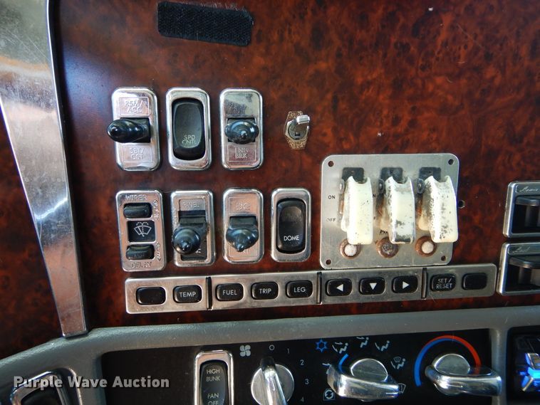 image for item GK9208 1999 Freightliner Century Class semi truck