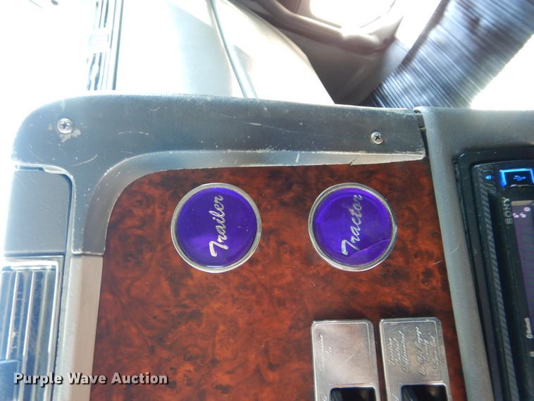 image for item GK9208 1999 Freightliner Century Class semi truck