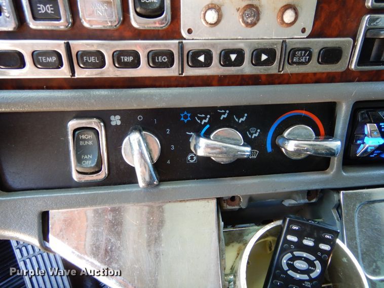 image for item GK9208 1999 Freightliner Century Class semi truck