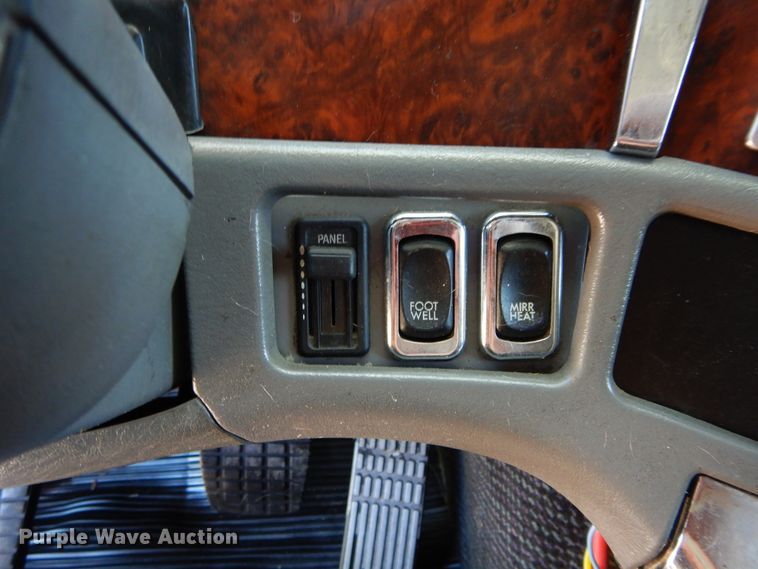 image for item GK9208 1999 Freightliner Century Class semi truck