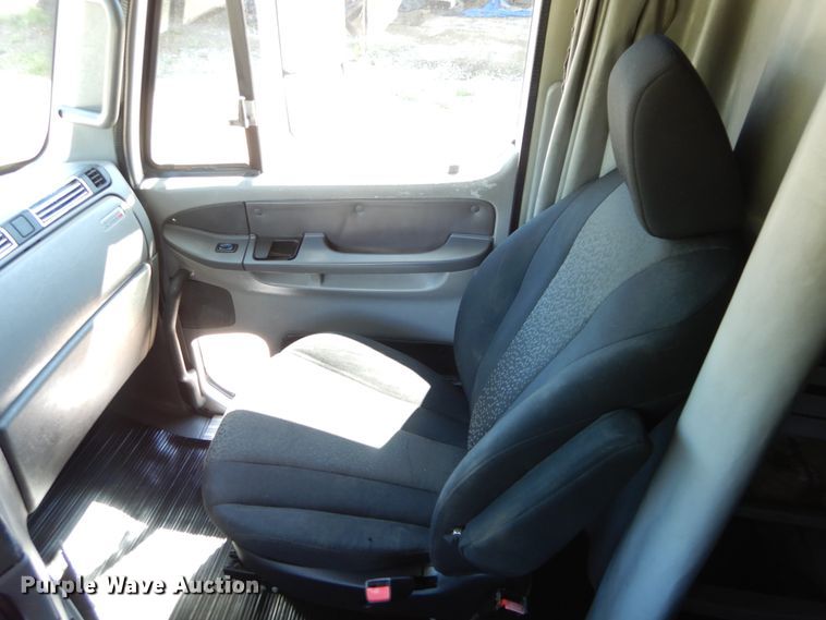 image for item GK9208 1999 Freightliner Century Class semi truck