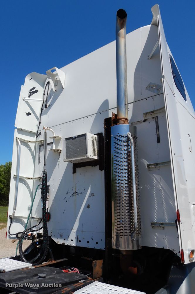 image for item GK9208 1999 Freightliner Century Class semi truck