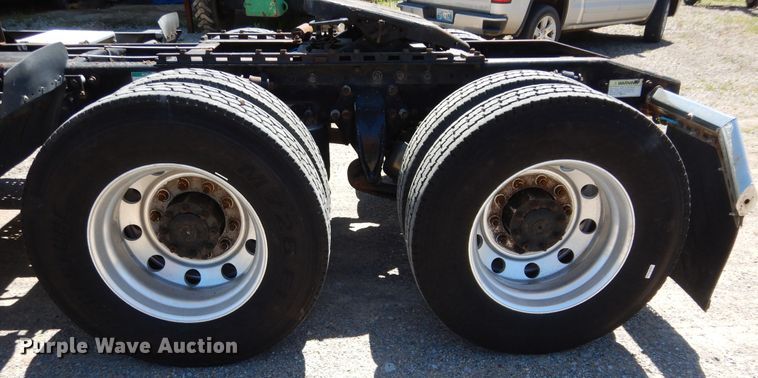 image for item GK9208 1999 Freightliner Century Class semi truck