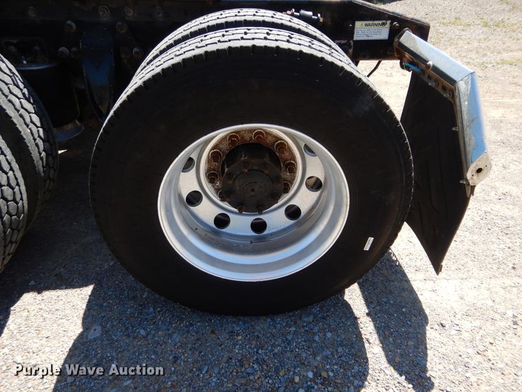 image for item GK9208 1999 Freightliner Century Class semi truck