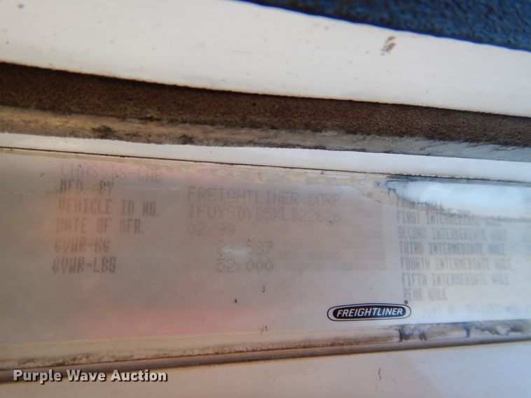 image for item GK9208 1999 Freightliner Century Class semi truck