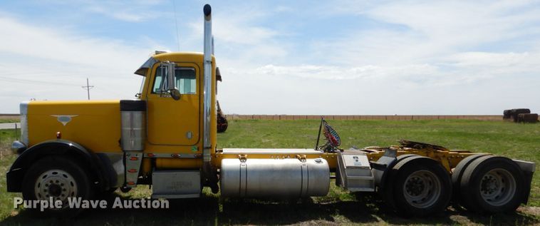 image for item GN9805 1990 Peterbilt 379EXHD semi truck