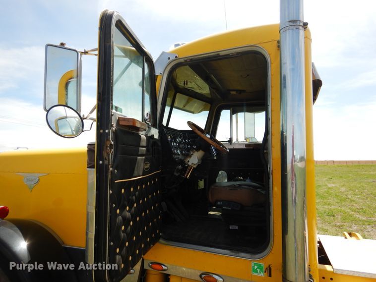 image for item GN9805 1990 Peterbilt 379EXHD semi truck