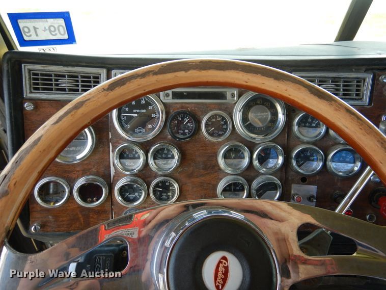 image for item GN9805 1990 Peterbilt 379EXHD semi truck