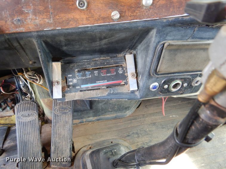 image for item GN9805 1990 Peterbilt 379EXHD semi truck